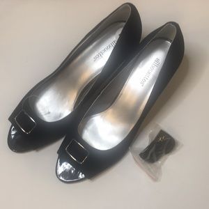 Black heels for special occasions. Suede.